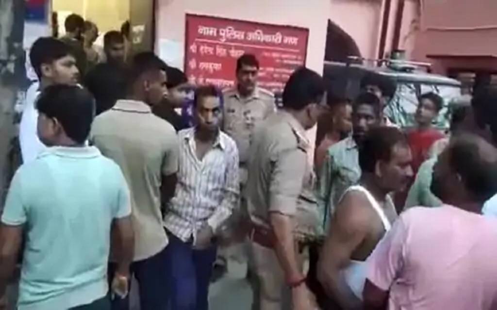 वाराणसी में खुद को भाजपाई बताने वाला ग्राम प्रधान ने पुलिस के साथ की दबंगई का वीडियो वायरल