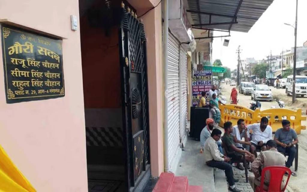 गेस्ट हाउस संचालक के दो ठिकानों पर इनकम टैक्स का छापा, 15 स्थानों पर की जा रही जांच पड़ताल