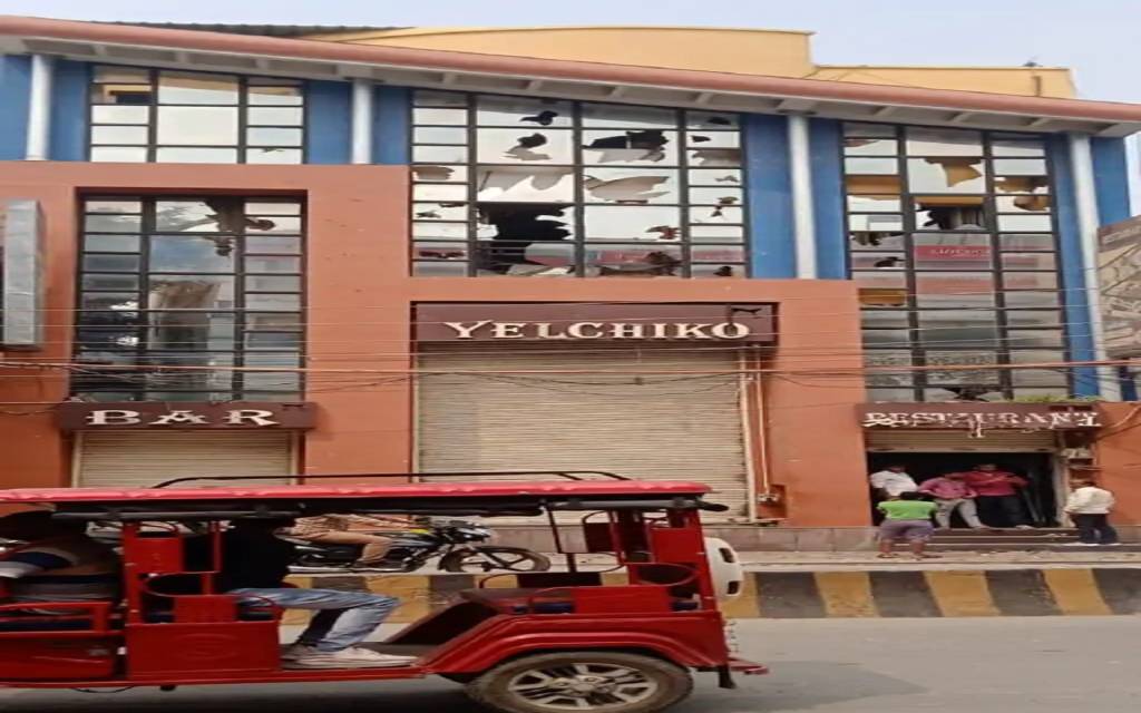 बार में तोड़फोड़ व बवाल : 2 स्टॉफ घायल, पुलिस ने तीन आरोपियों को किया गिरफ्तार