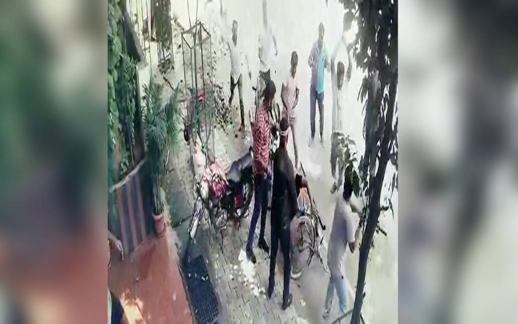 सारनाथ स्थित होटल सिद्धार्थ में बदमाशों ने तोड़फोड़ के साथ किया लूटपाट