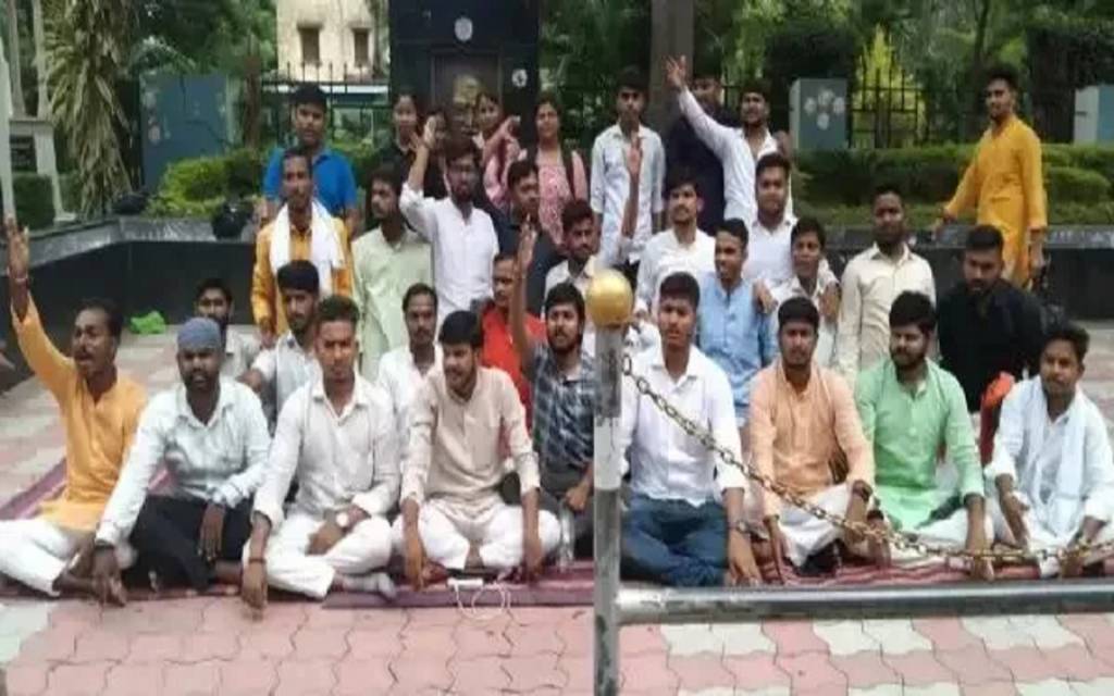 mgkvp Protest : चीफ प्रॉक्टर के इस्तीफे पर अड़े छात्र