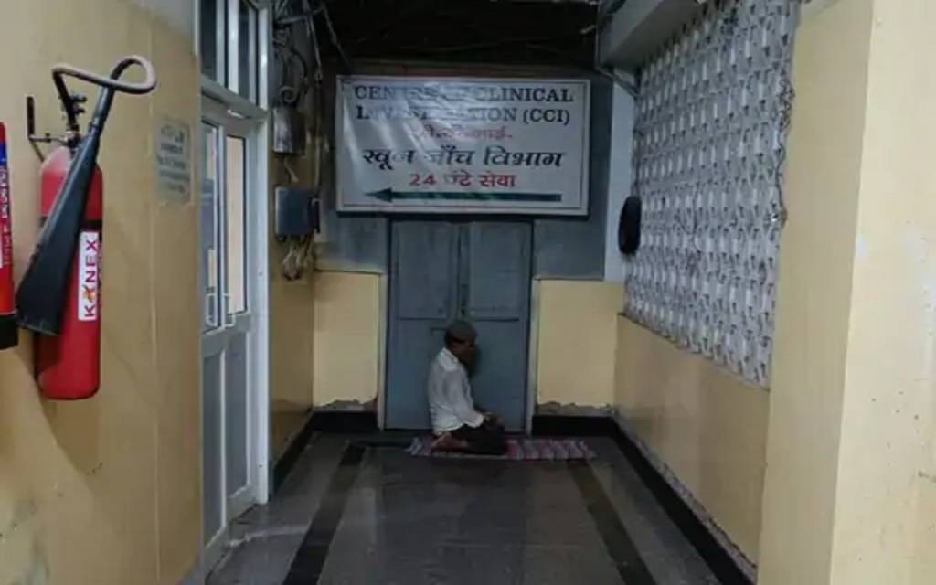 BHU अस्पताल में पढ़ी गई नमाज पर विवाद