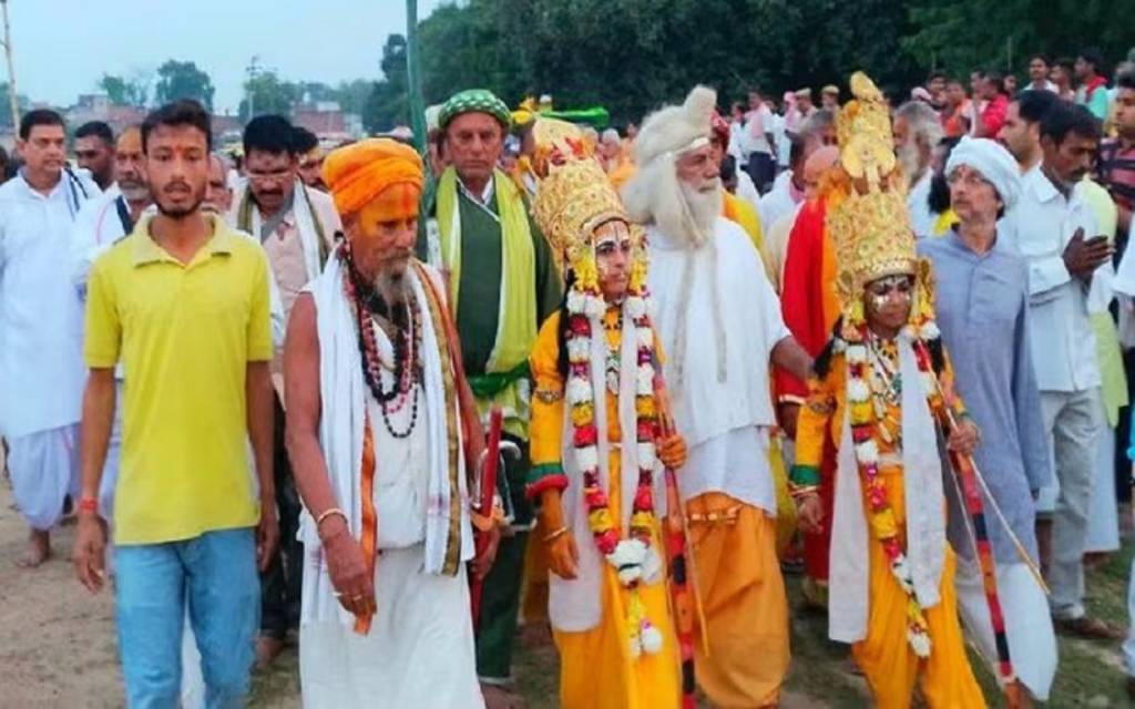 Ramnagar Ki Ramlila: रामजी की खड़ाऊं लेकर अयोध्या लौटे भरत