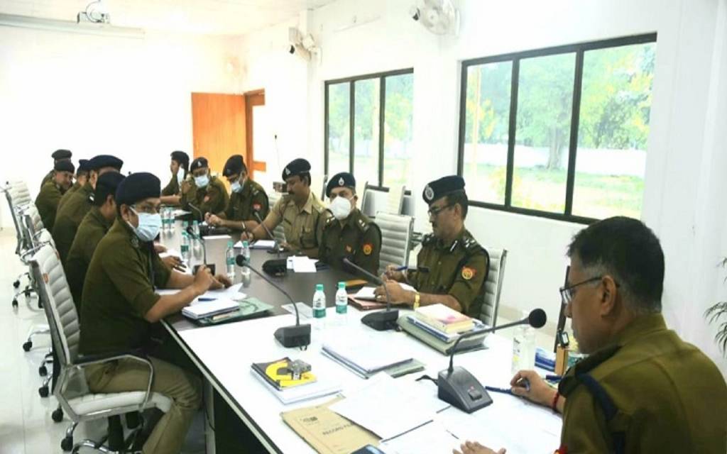देव दीपावली के सम्बन्ध में कमिश्नर ने बुलाई बैठक