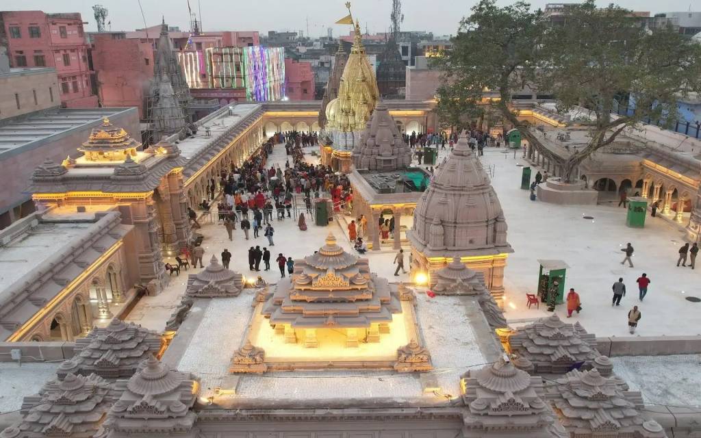काशी विश्वनाथ धाम में सोमवार से मोबाइल ले जा सकेंगे श्रद्धालु, चौक से लेकर गंगा गेट तक कर सकेंगे भ्रमण