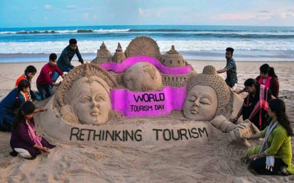 World Tourism Day 2022: आज है विश्व पर्यटन दिवस, जानें कैसे हुई थी इस दिन की शुरुआत