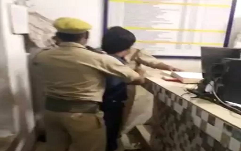 थाने से भागा, संतरी ने दौड़ाकर पकड़ा, वीडियो वायरल