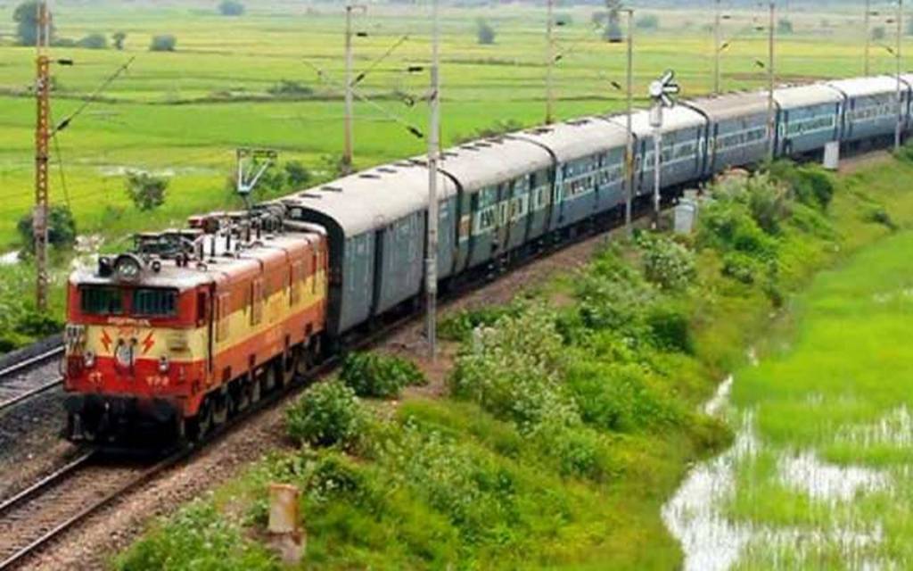 चलती ट्रेन से उतरने में युवक ने खोया बांया पैर