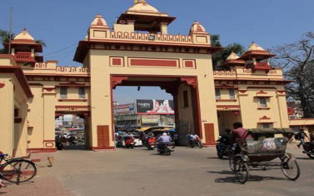 BHU के आयुर्वेद फैकल्टी में रात दो बजे लड़की के चीखने का वीडियो वायरल, कैंपस में मची गहमा-गहमी