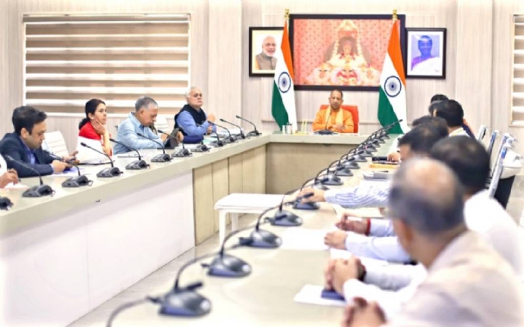 डेंगू से बचाव के लिए हर जिले में बनेंगे डेडिकेटेड हॉस्पिटल : सीएम योगी