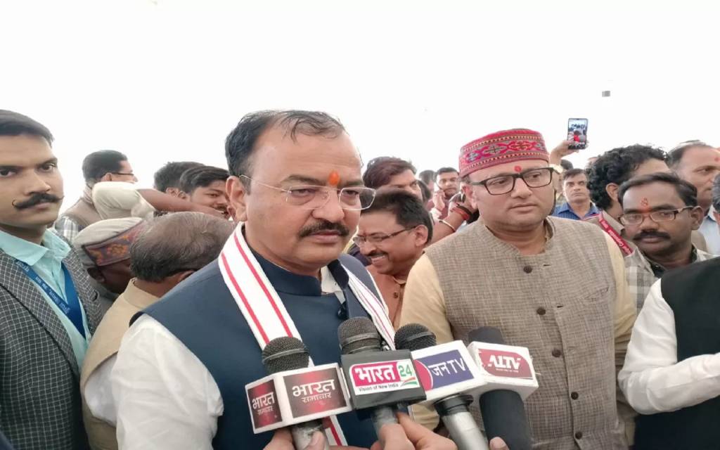 वाराणसी दौरे पर पहुंचे डिप्टी सीएम, बोले-'आजमगढ़, रामपुर की तरह मैनपुरी सीट भी जीतेंगे'
