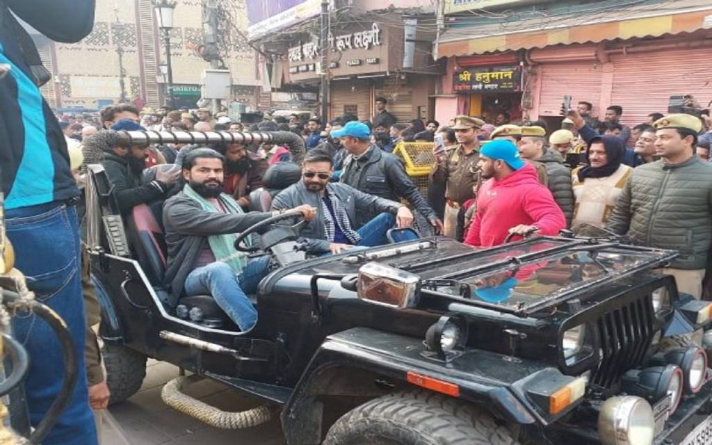 काशी में अजय देवगन ने की फिल्म 'भोला' शूटिंग, गोदौलिया चौराहे के दोस्तों संग जीप से काटे चक्कर