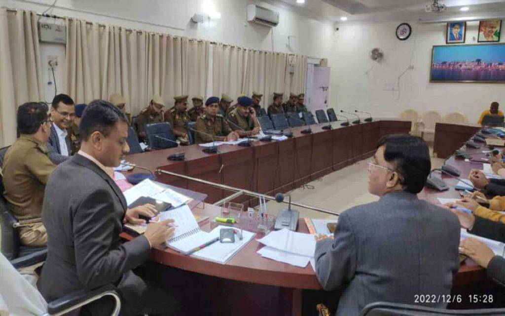 चुनाव लड़ने वाले प्रत्याशियों पर प्रशासन की नजर