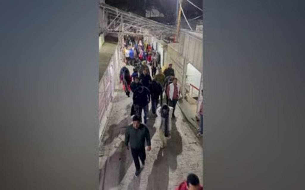 फिल्म पठान की रिलीज के पहले शाहरुख पहुंचे वैष्णो देवी