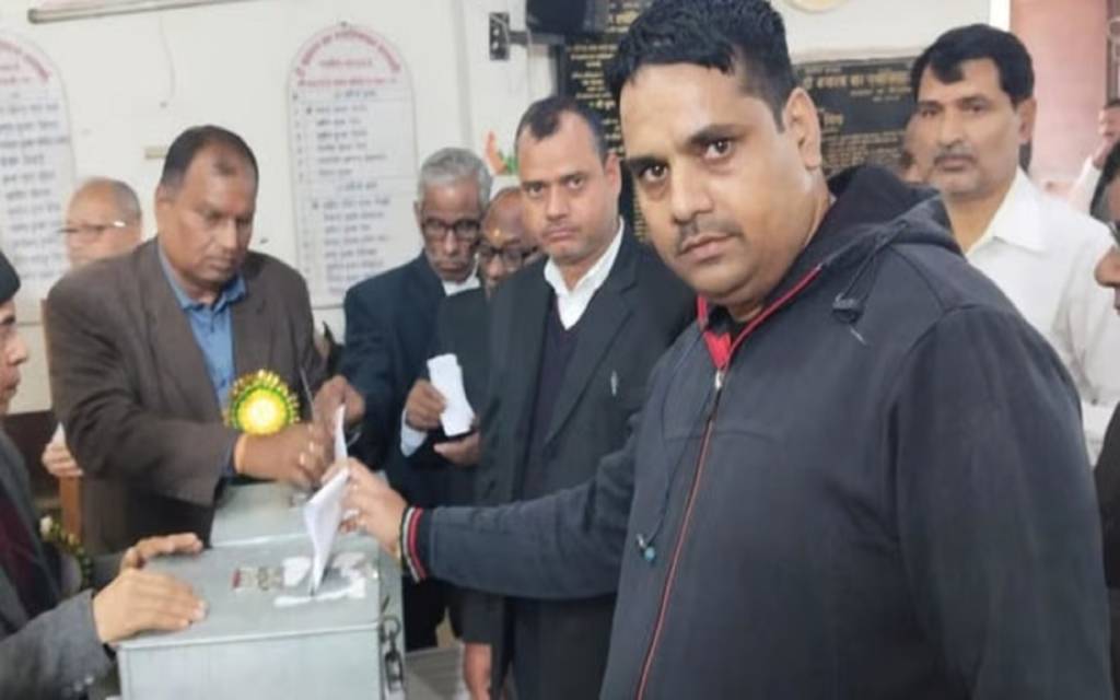 बनारस बार एसोसिएशन के चुनाव के लिए मतदान शुरू, शाम 5 बजे तक चलेगी वोटिंग,सुरक्षा के कड़े इंतेजाम