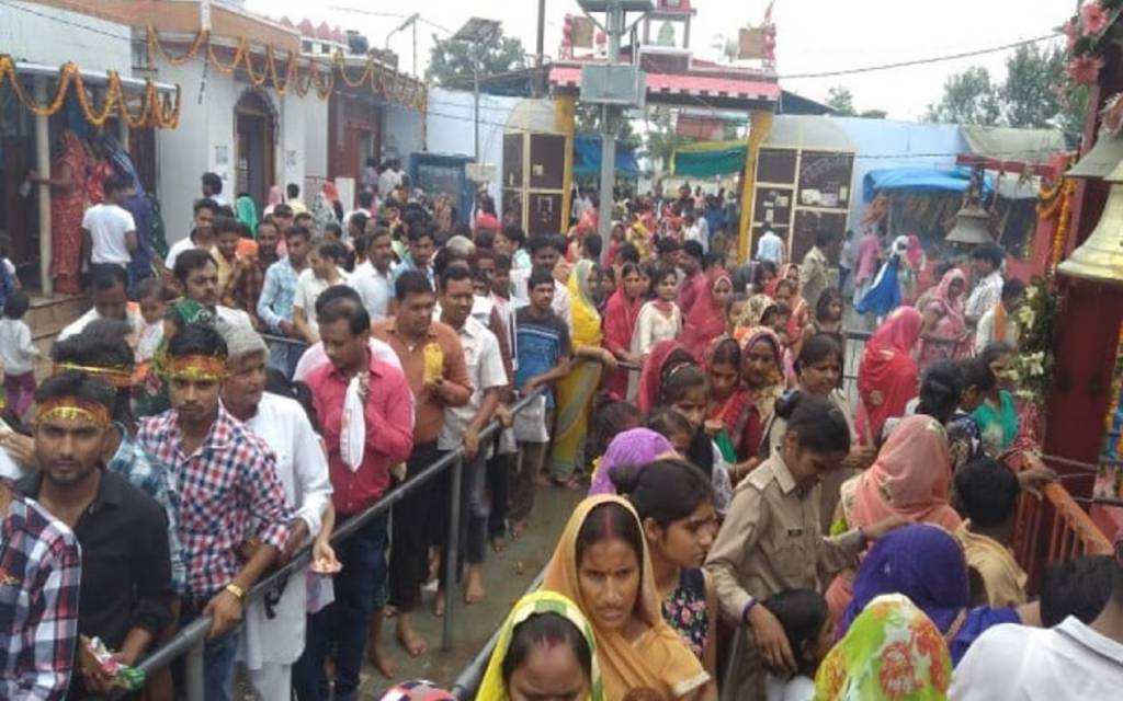 दो लाख से अधिक भक्तों ने किया मां शीतला का दर्शन-पूजन
