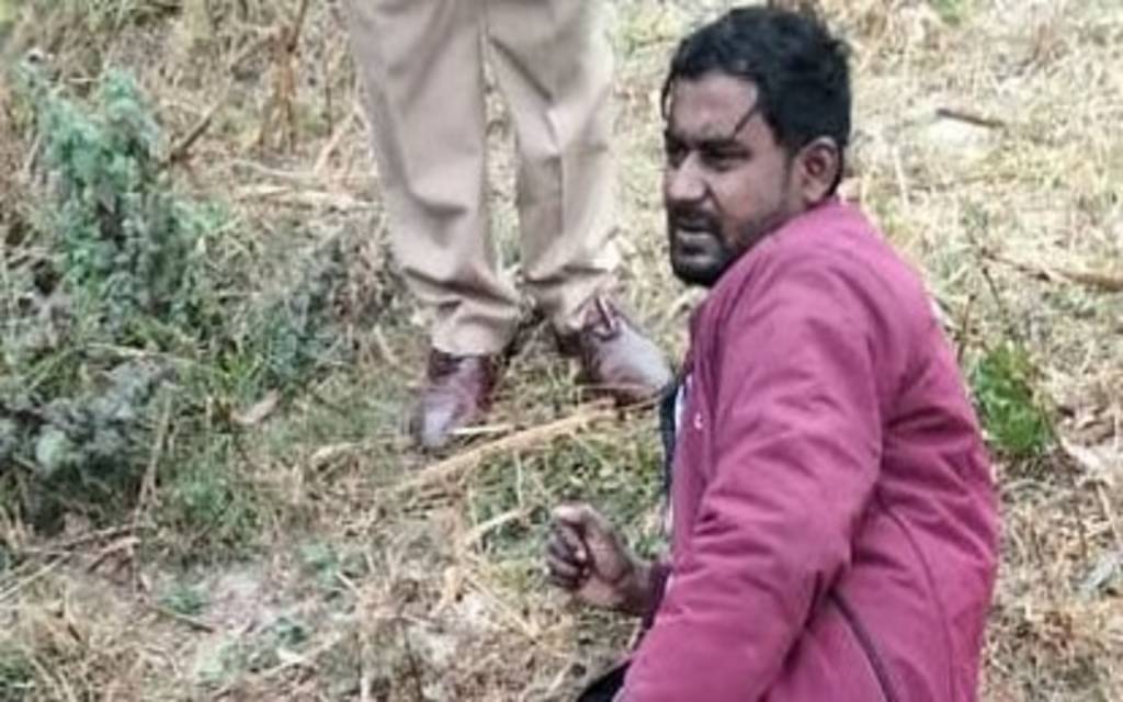 आजमगढ़ में बोलेरो सवार बदमाशों से हुई पुलिस की मुठभेड़, पैर में लगी गोली हुआ घायल
