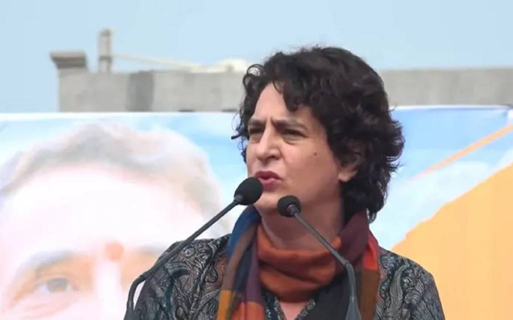 प्रियंका ने राहुल को बताया 'योद्धा',कहा - अडानी-अंबानी ने बड़े-बड़े नेता खरीद लिए, भाई को नहीं खरीद पाए