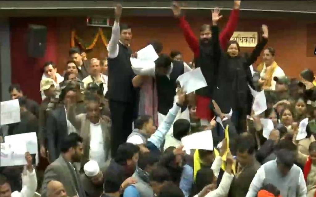 Delhi Mayor Election: सिविक सेंटर में BJP और AAP पार्षदो में हाथापाई, कई चोटिल