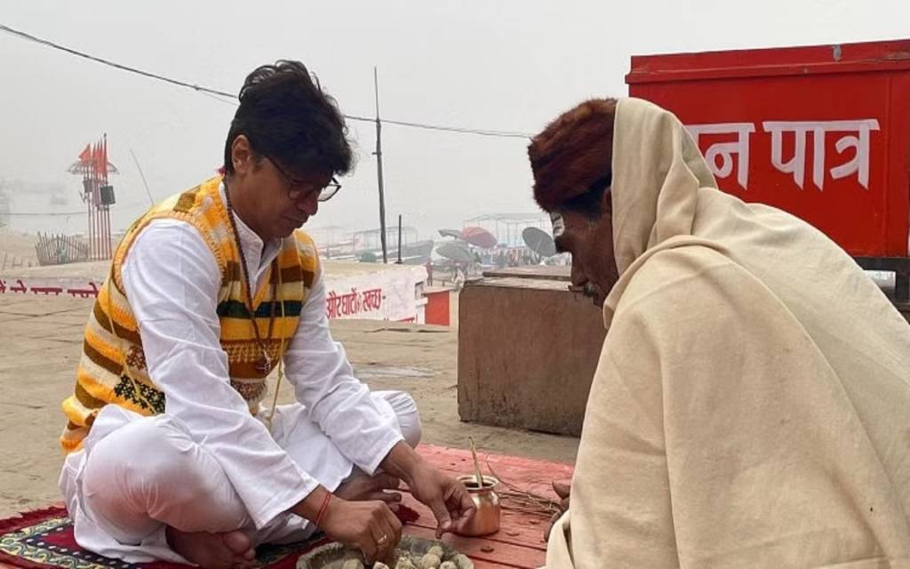 वाराणसी पहुंचे फिल्म इंडस्ट्री के फेमस सिंगर शान, अस्सी घाट पर अपनी मां का किया श्राद्ध