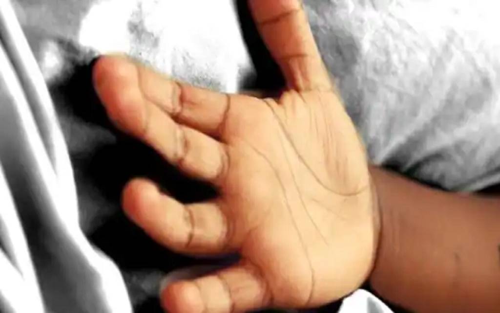 दो साल की बच्ची की संदिग्ध मौत, पिता ने भाई पर लगाया आरोप