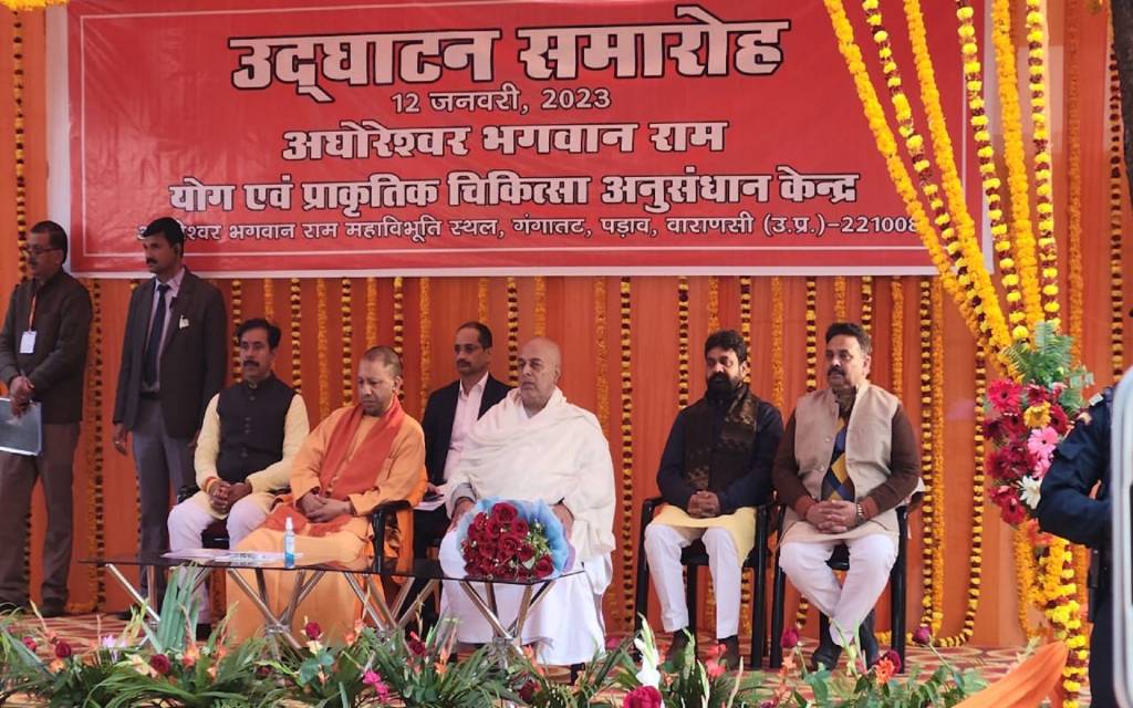 दो दिवसीय दौरे पर वाराणसी पहुंचे सीएम योगी, आज और कल कई कार्यक्रमों में होंगे शामिल