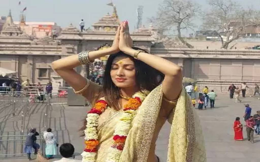 टीवी सीरियल अभिनेत्री विदिशा ने बाबा धाम में लगाई हाजिरी, भव्यता देखकर हुईं अविभूत