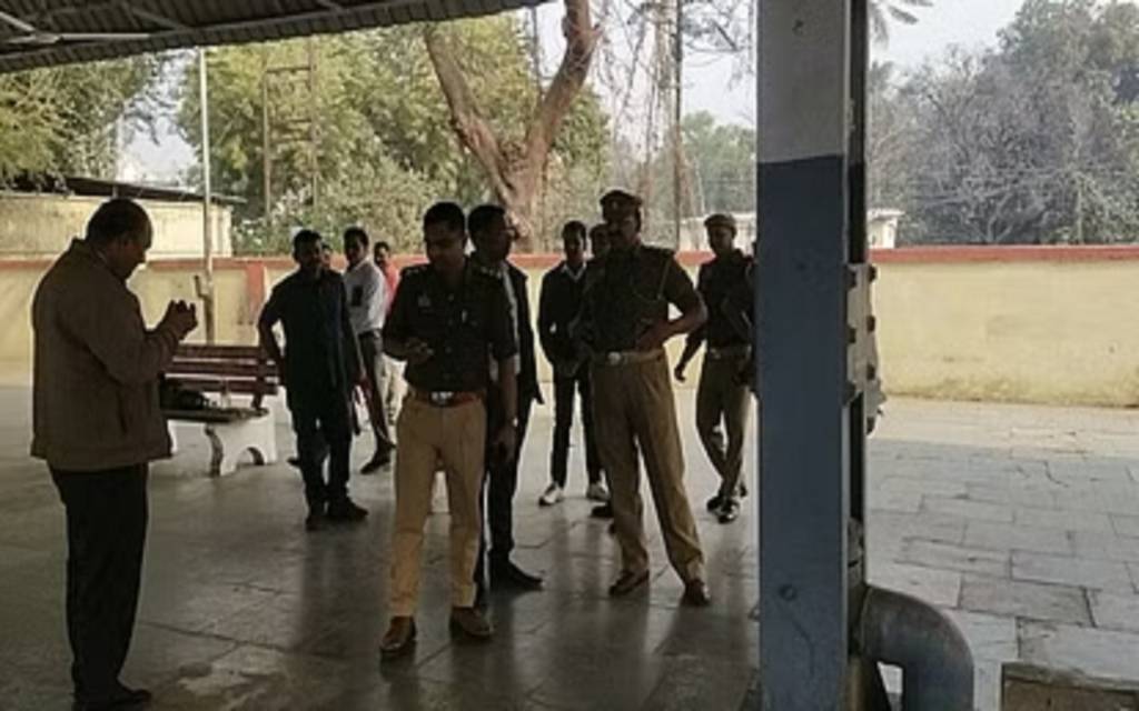 रेलवे स्टेशन पर मिला लावारिस ट्राली बैग, मचा हड़कंप