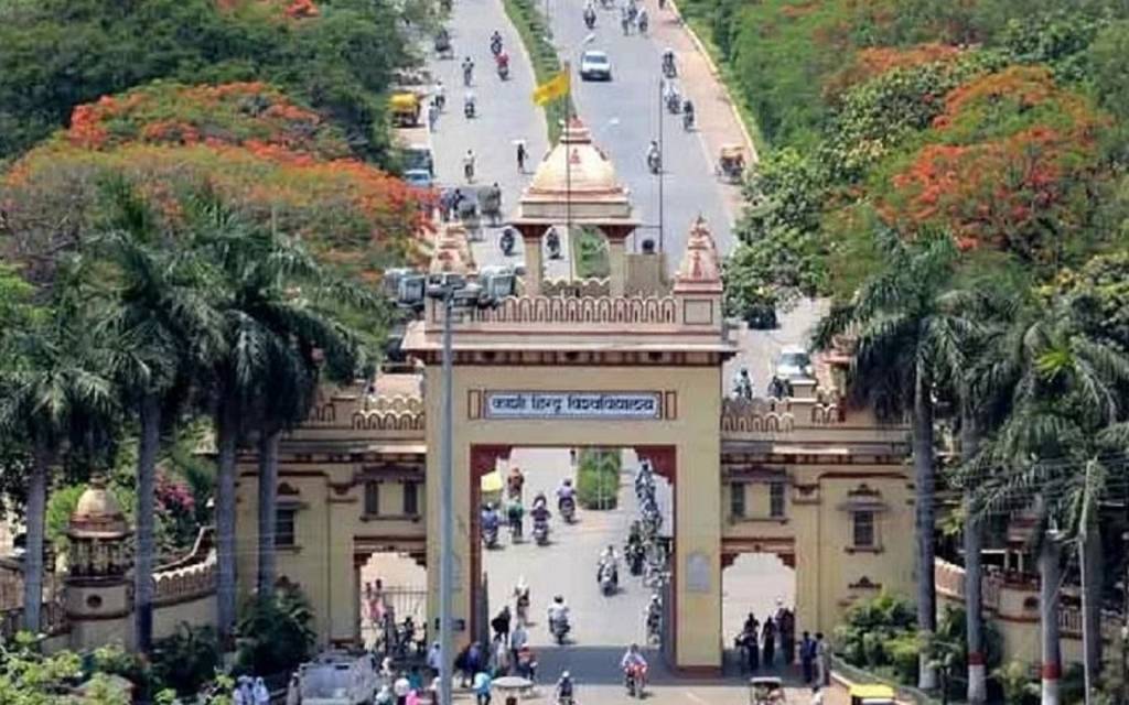 Varanasi: बीएचयू कैंपस में हॉर्न बजाने वालों की अब खैर नहीं..., तीन सवारी बैन