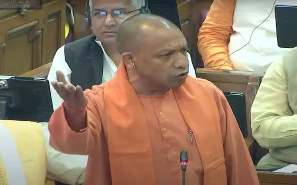 UP Vidhanmandal: विधानसभा में विपक्ष पर गरजे सीएम योगी, बोले- माफिया को मिट्टी में मिला दूंगा