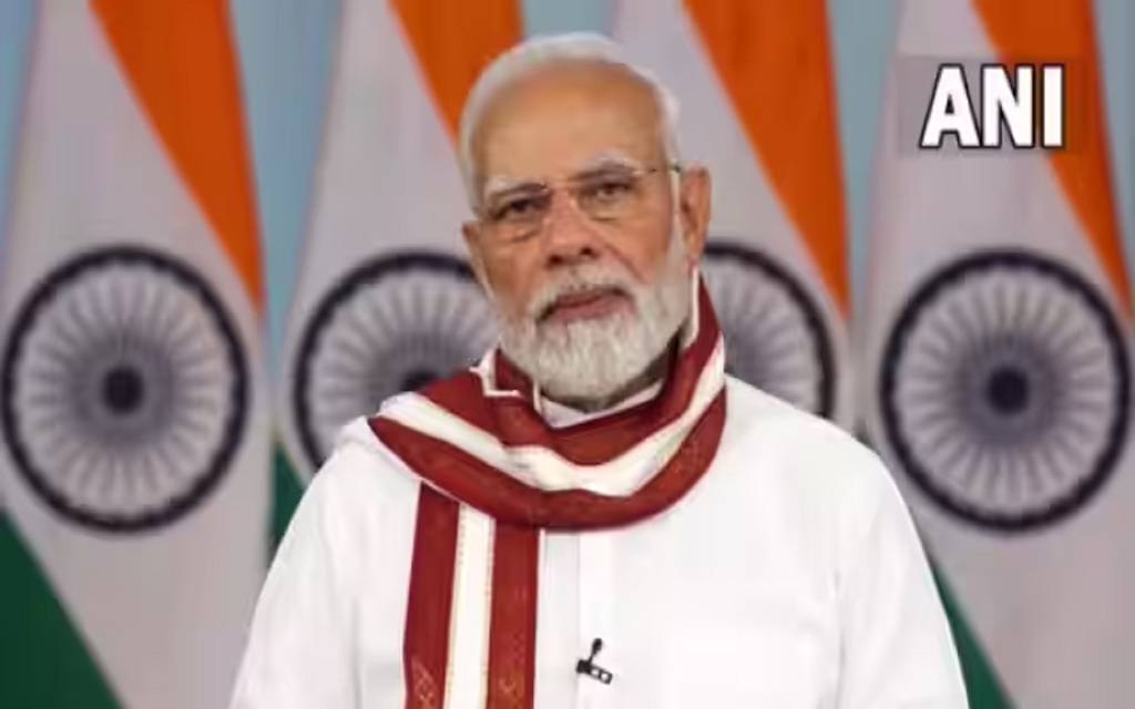 पीएम मोदी ने दिया दारोगा भर्ती के अभ्यर्थियों को मंत्र, कहा - डंडे से पहले दिल का करें इस्तेमाल