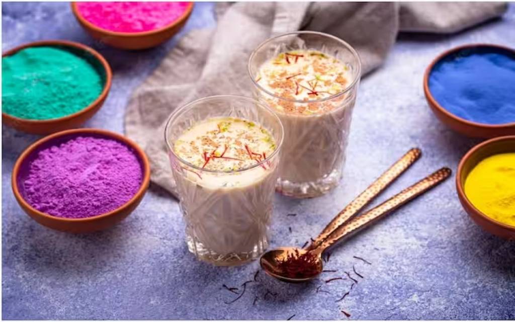 Holi 2023: इस होली को खास बनाये दो हेल्दी ठंडाई के साथ, पढ़े.. बनाने की रेसिपी