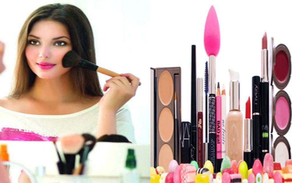 Holi 2023: इस होली पर बिखेरे अपनी खूबसूरती का जलवा, ऐसे करें मेकअप, दिखेंगी सबसे अलग
