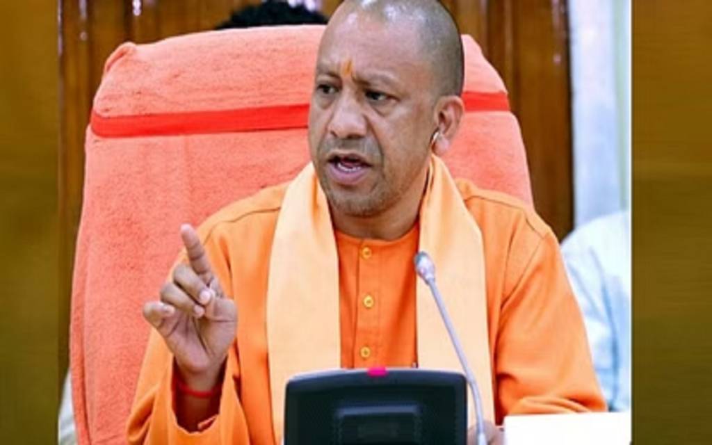 सीएम योगी ने बिजली हड़तालियों पर दिया दंडात्मक कार्रवाई का निर्देश