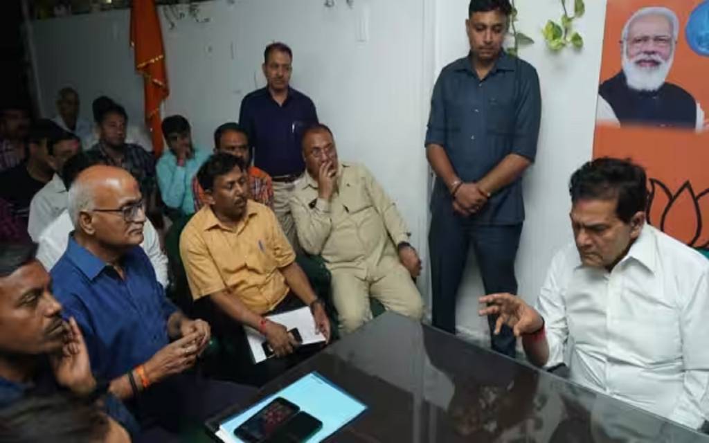 सख्ती पर उतरा शासन, बिजली हड़तालियों पर मुकदमा दर्ज