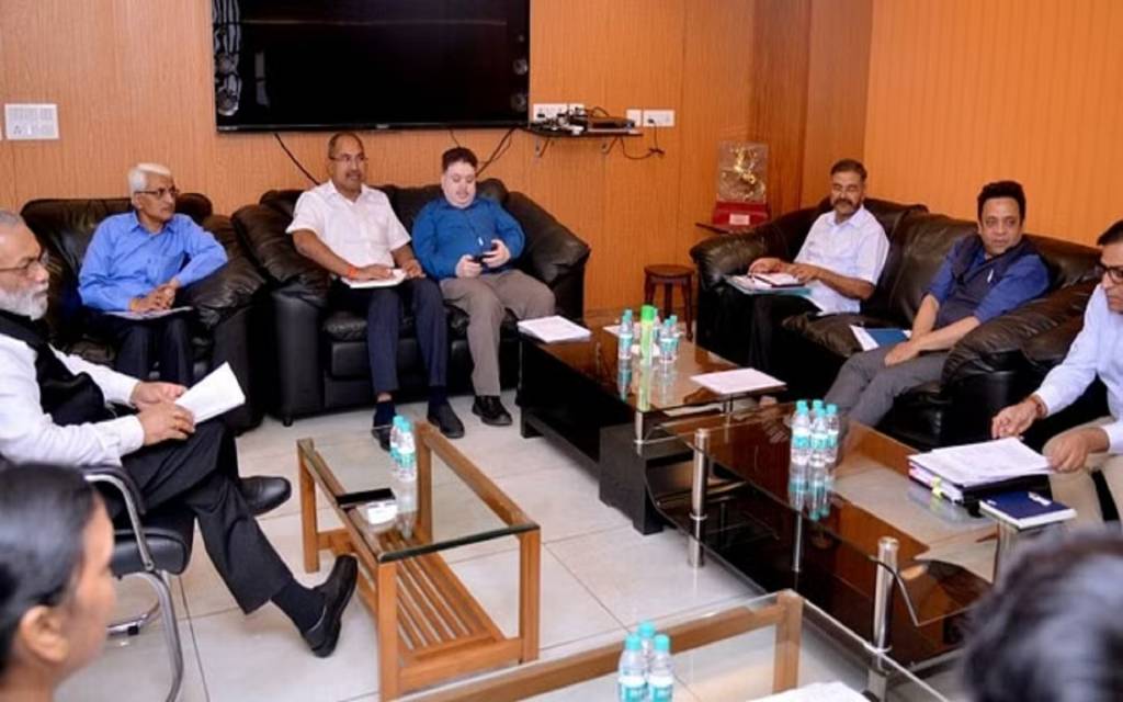 निकाय चुनाव के लिए निर्वाचन आयुक्त ने की बैठक