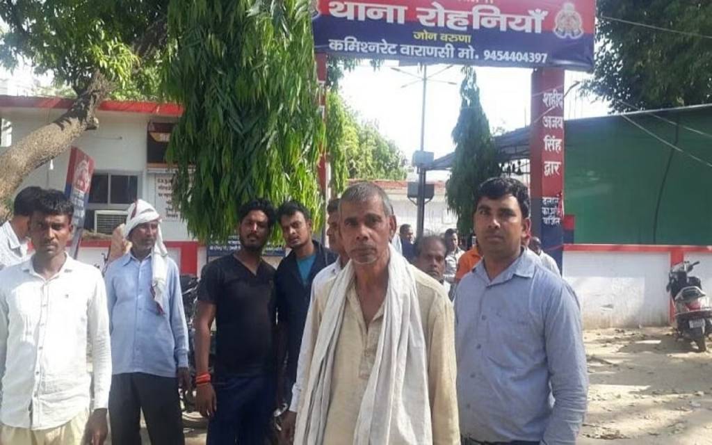 varanasi: 56 घंटे बाद पावर लूम मैकेनिक के रूप में पिता ने की शिनाख्त