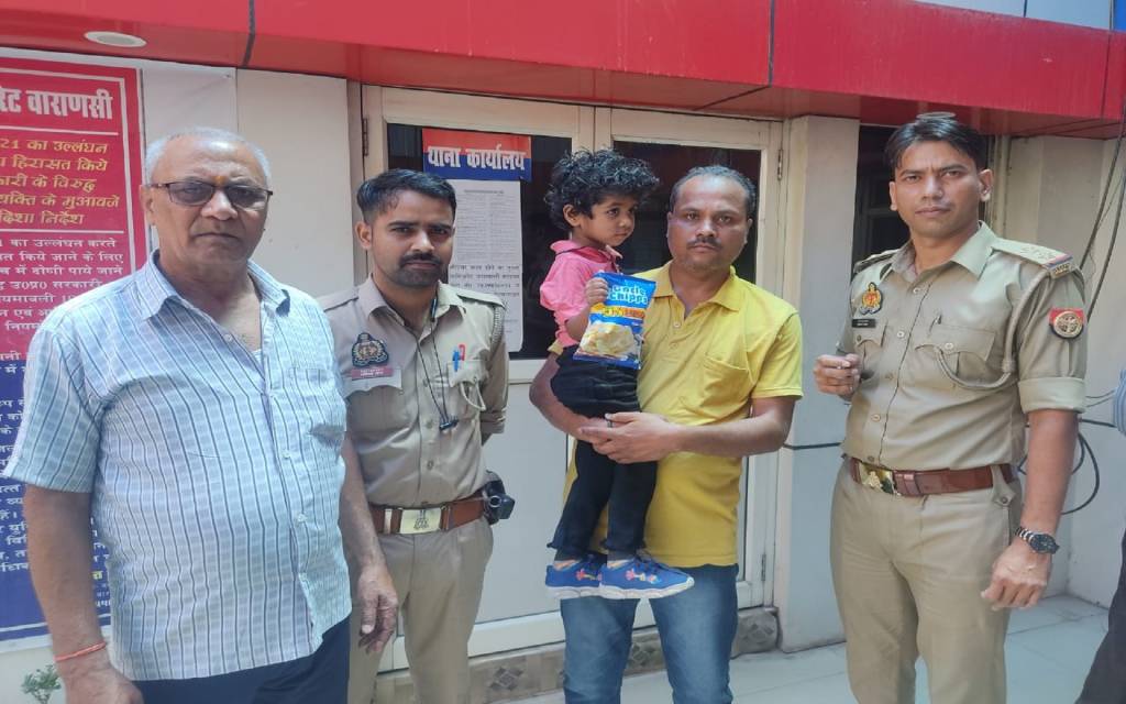 पढ़ने निकली बच्ची घर जाने का रास्ता भुली, पुलिस ने परिवार से मिलाया...