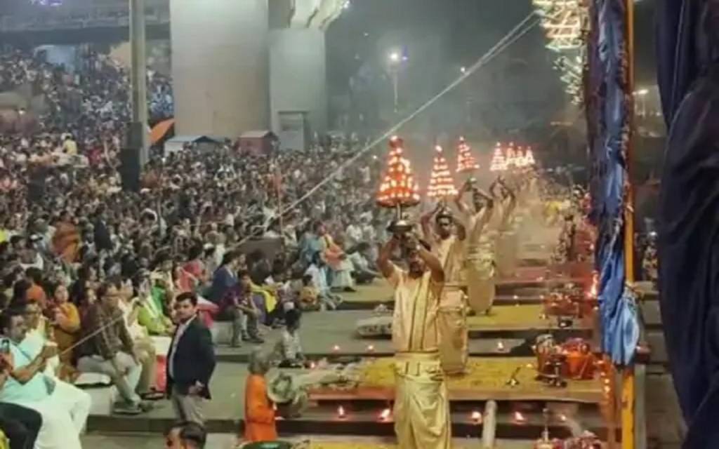 गंगा की भव्य आरती देख निहाल हुए विदेशी मेहमान, नमो घाट पर लोकनृत्य पर जमकर थिरके लेडी डेलीगेट्स