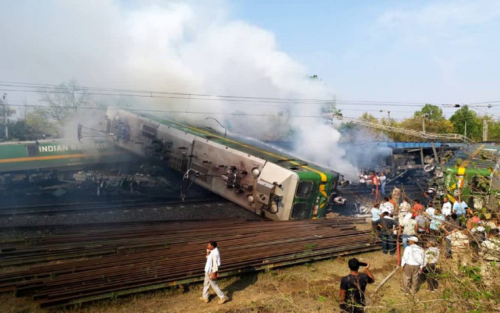 मध्य प्रदेश में बड़ा ट्रेन हादसा: दो मालगाड़ियां आपस में टकराईं, एक लोको पायलट की मौत, पांच घायल