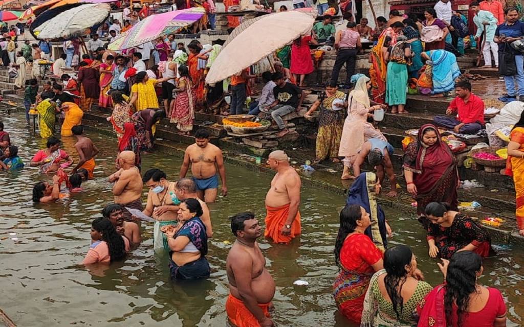 Ganga Saptami 2023: काशी के गंगा घाटों पर उमड़ा जनसैलाब, कहीं सूर्य को अर्घ्यदान तो कहीं हुआ दुग्धाभिषेक