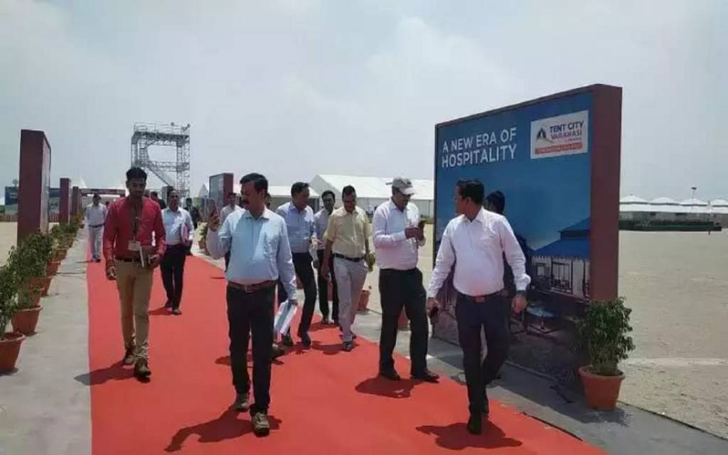 Varanasi : NGT की टीम ने टेंट सिटी संचालकों से मांगी एनएमसीजी की NOC, 20 बिंदुओं पर देना होगा जवाब 