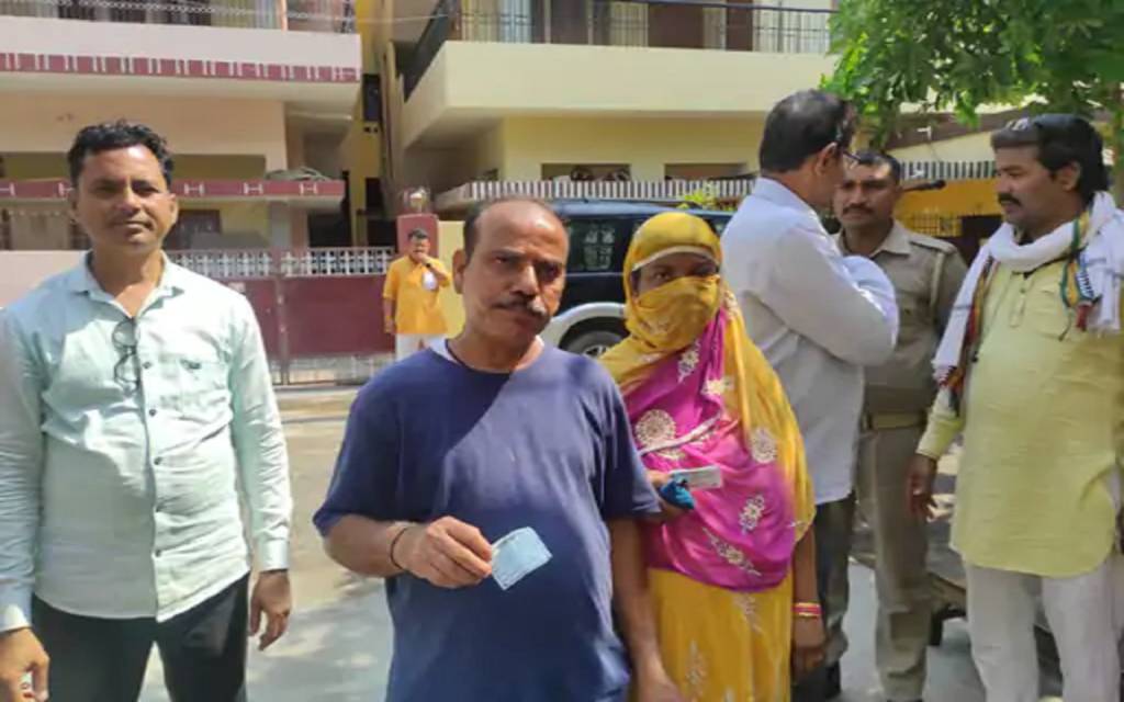 निकाय चुनाव पर मतदान जारी : वाराणसी में सुबह 11 बजे तक 13.49% हुआ वोटींग, फर्जी मतदाता हिरासत में