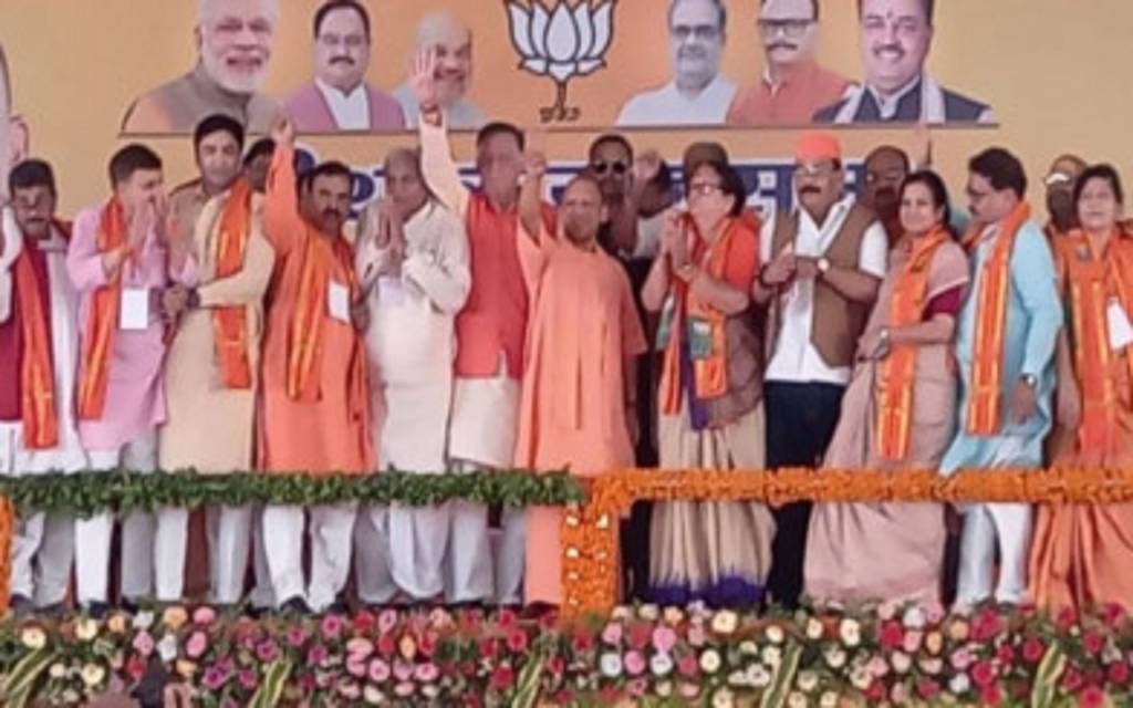 CM Yogi ने कर्नाटक में BJP को जीत दिलाने के लिए भरी हुंकार! बोले- अब दंगा कर्फ्यू नहीं...मनते हैं उत्सव