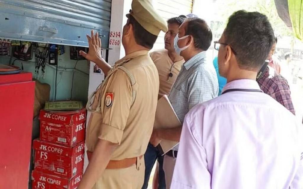 कचहरी बनारस बार परिसर स्थित दुकान में चोरी