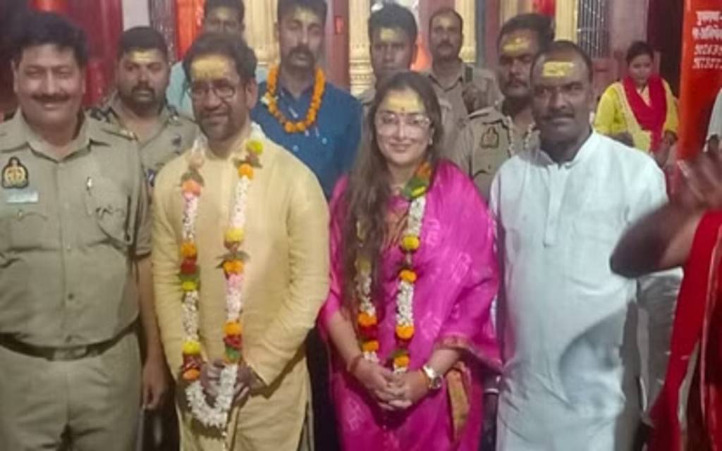 मार्कंडेय महादेव मंदिर में आम्रपाली दुबे के साथ दिखे सांसद दिनेश लाल यादव