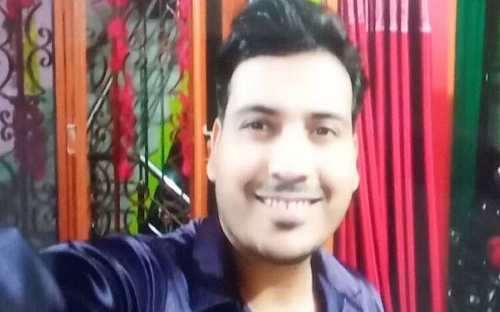 सुंदरपुर में युवक ने सोफे पर बैठकर ग्राइंडर मशीन से गला रेतकर की खुदकुशी
