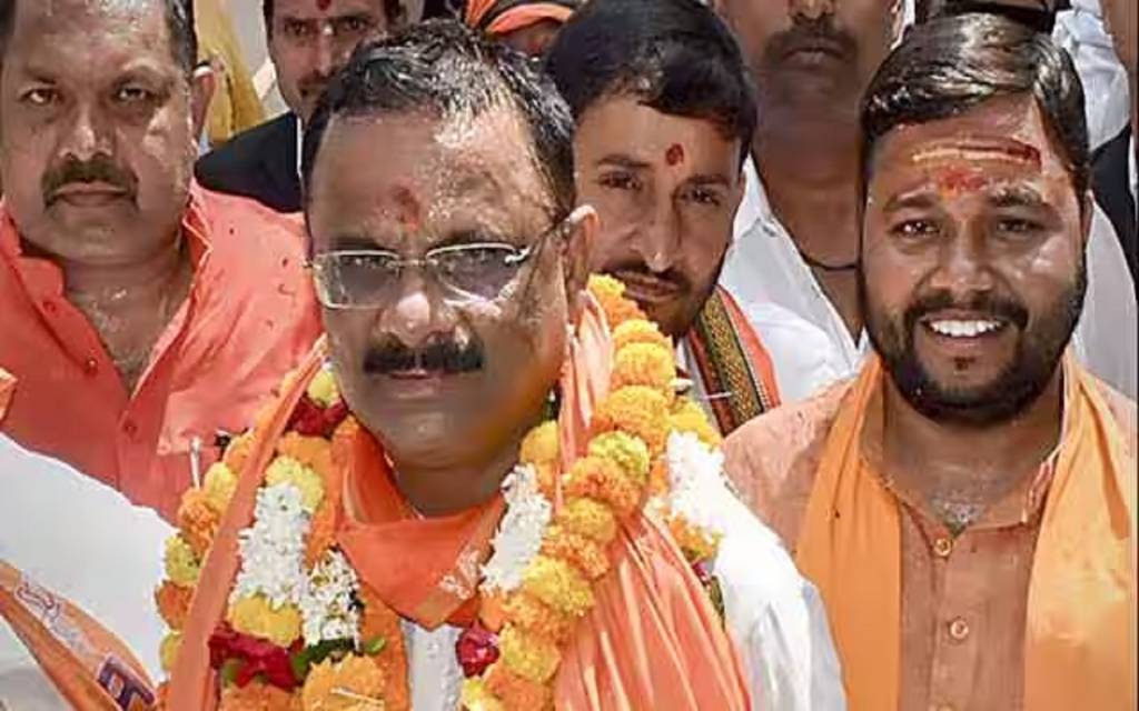 मतगणना का आठवां चक्र पूरा : भाजपा के अशोक तिवारी को मेयर पद पर निर्णायक बढ़त