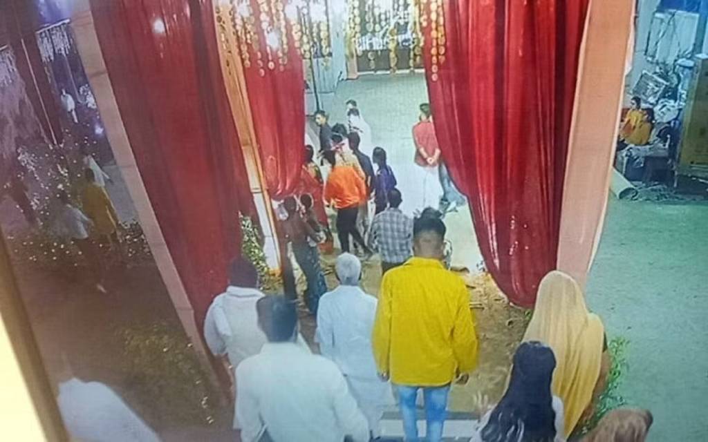 Varanasi: जयमाल के वक्त दूल्हे ने की ऐसी हरकत,गुस्से से तमतमाई दुल्हन, शादी से किया इनकार