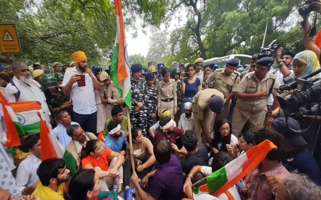 नए संसद भवन की ओर जा रहे सभी पहलवानों को पुलिस ने लिया हिरासत में, जंतर-मंतर से प्रदर्शनकारियों का हटाया गया सामान